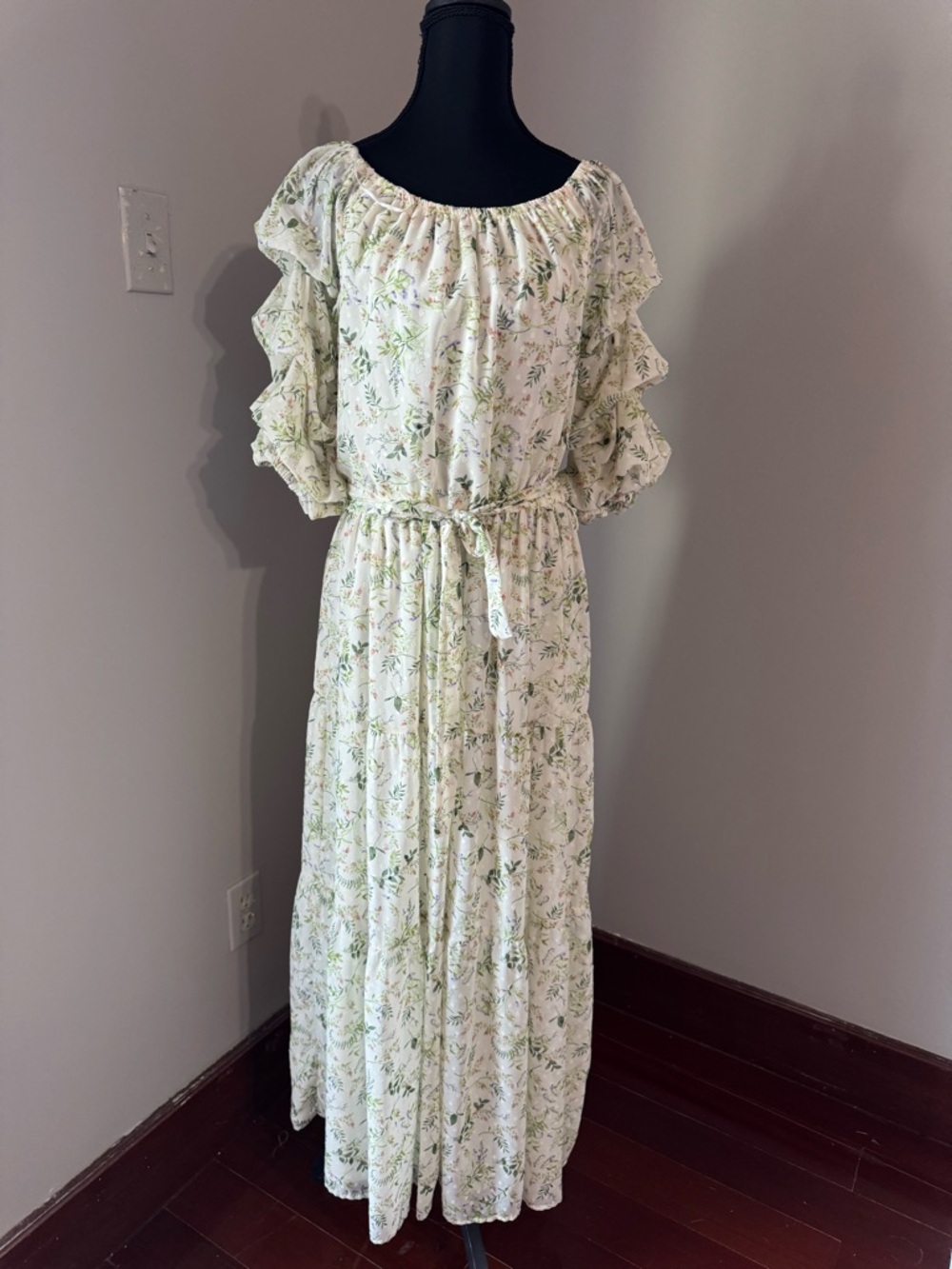 Joanna chen Floral White & sage Maxi Dress with Tie Waist brand new